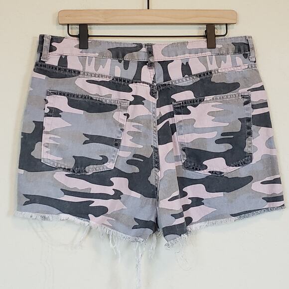 Topshop Moto Camouflage Mom Shorts Size 12 - Picture 2 of 6